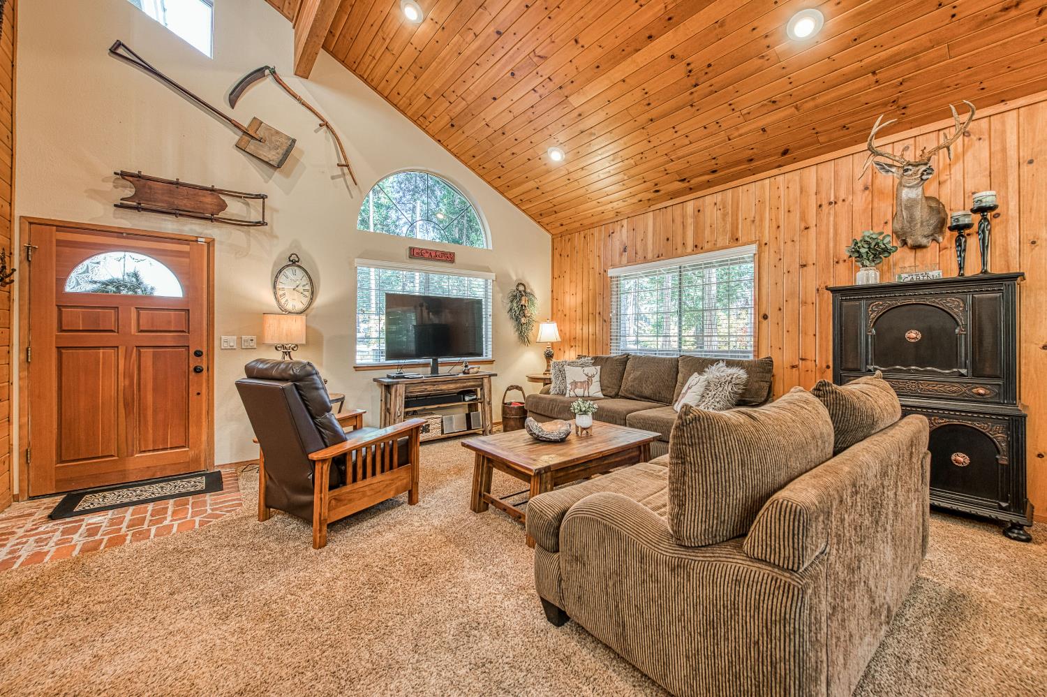 42555 Rock Ledge, Shaver Lake, CA 93664