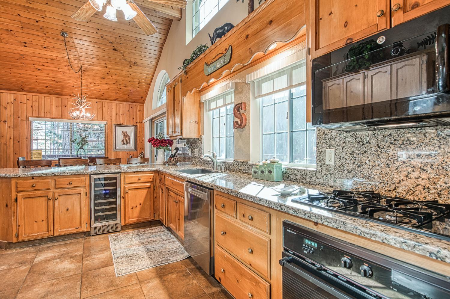 42555 Rock Ledge, Shaver Lake, CA 93664