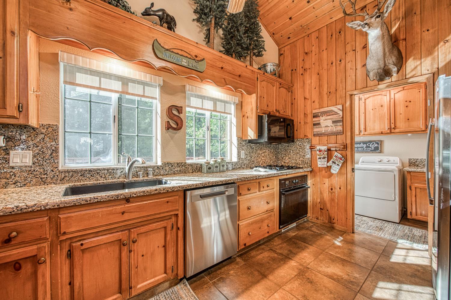 42555 Rock Ledge, Shaver Lake, CA 93664