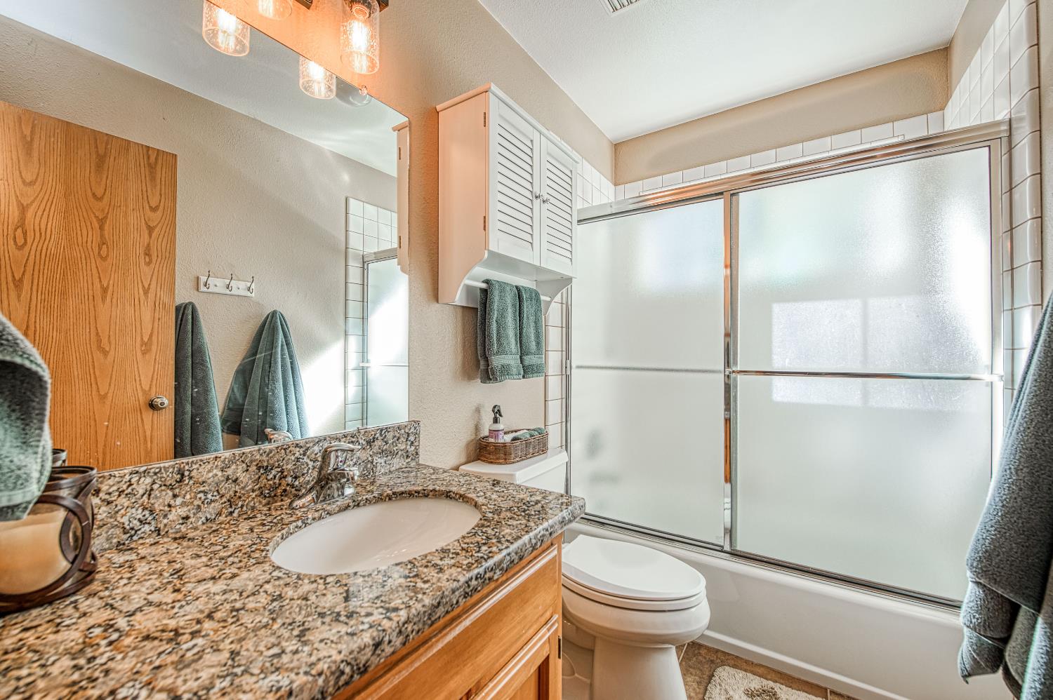 42555 Rock Ledge, Shaver Lake, CA 93664