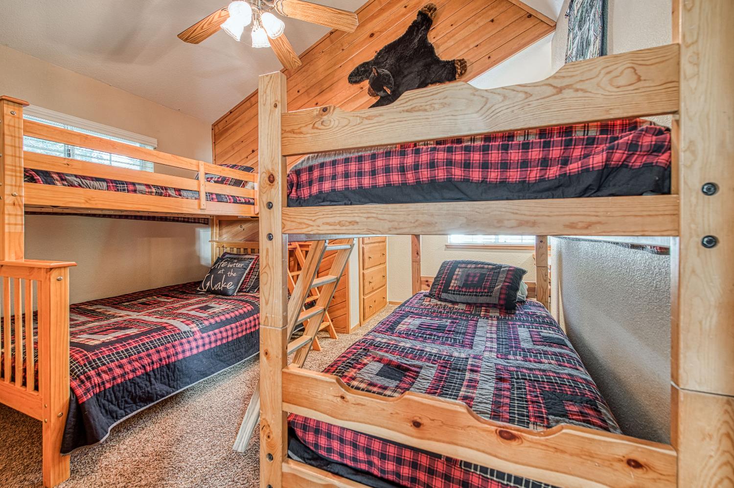 42555 Rock Ledge, Shaver Lake, CA 93664