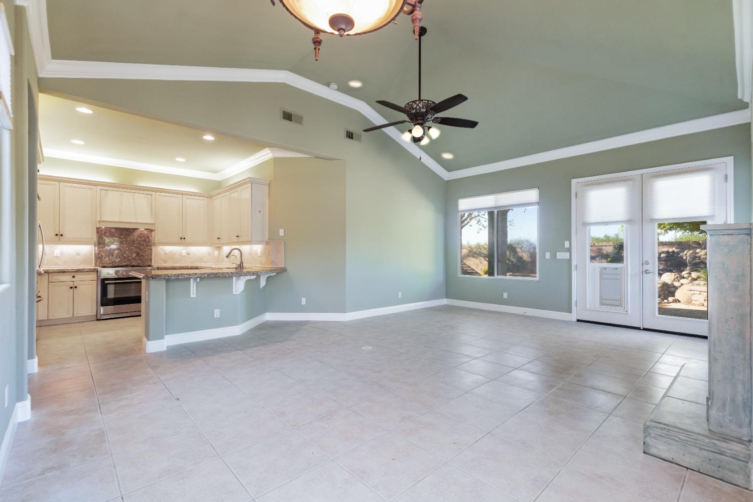 11 W Serena Ave, Clovis, CA 93619