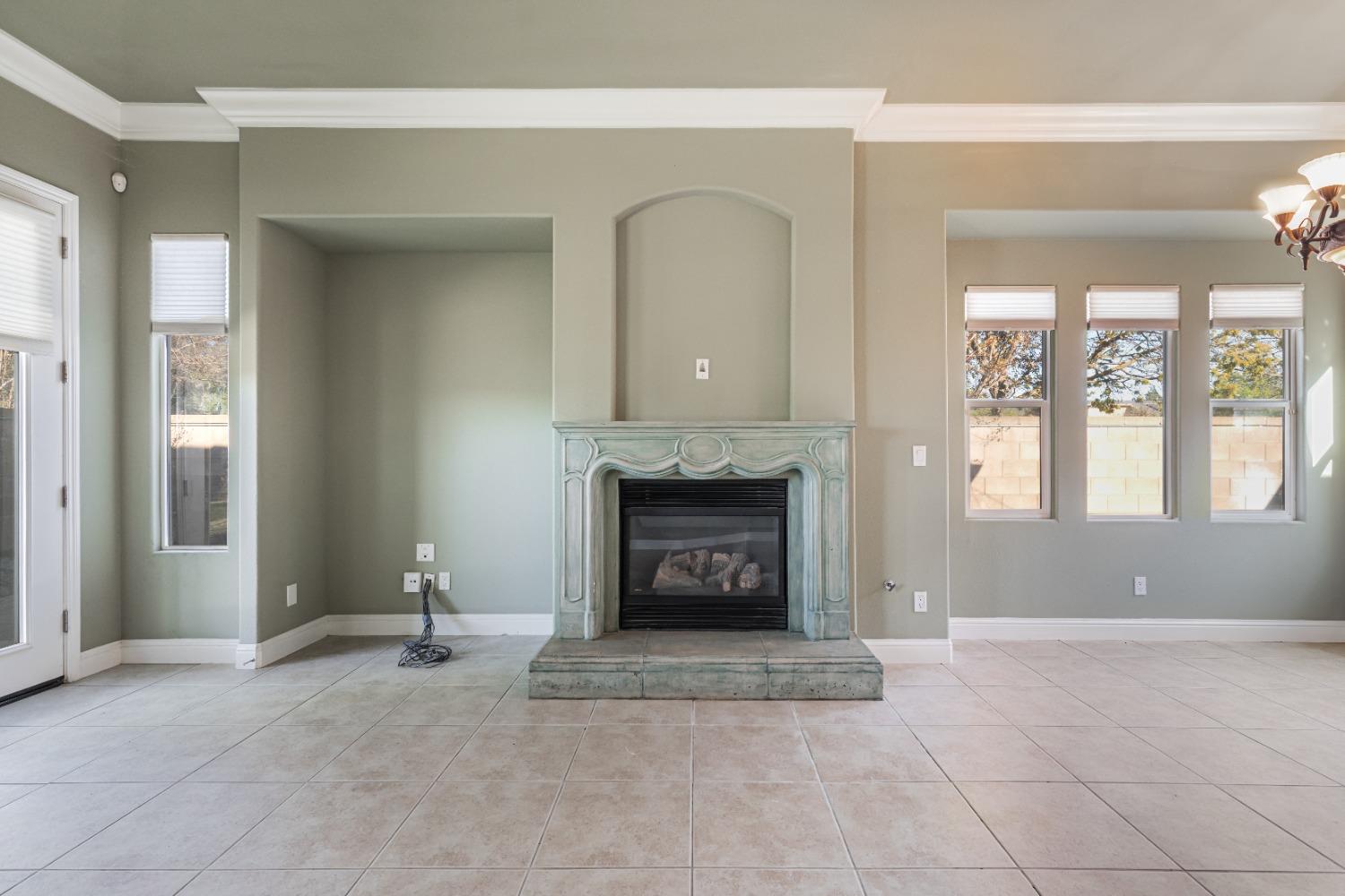 11 W Serena Ave, Clovis, CA 93619