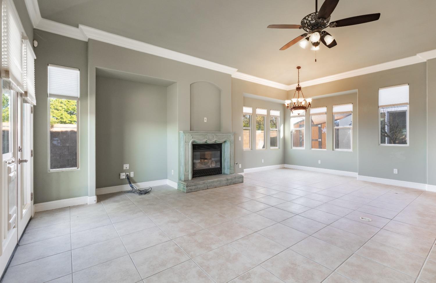 11 W Serena Ave, Clovis, CA 93619