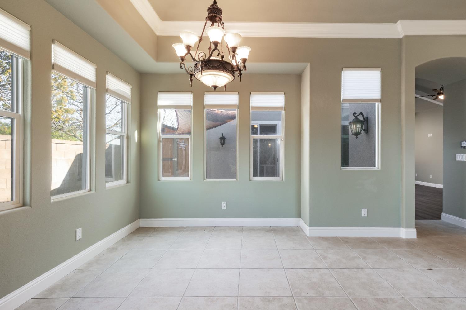 11 W Serena Ave, Clovis, CA 93619