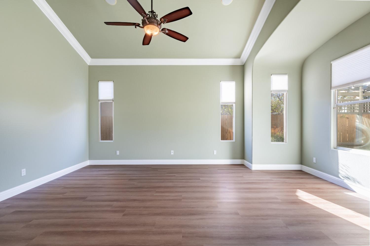 11 W Serena Ave, Clovis, CA 93619