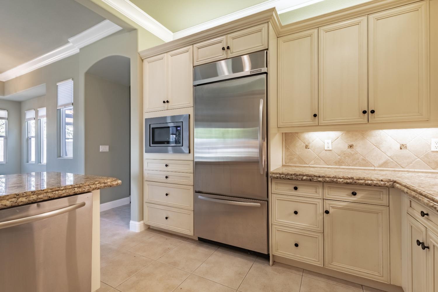 11 W Serena Ave, Clovis, CA 93619