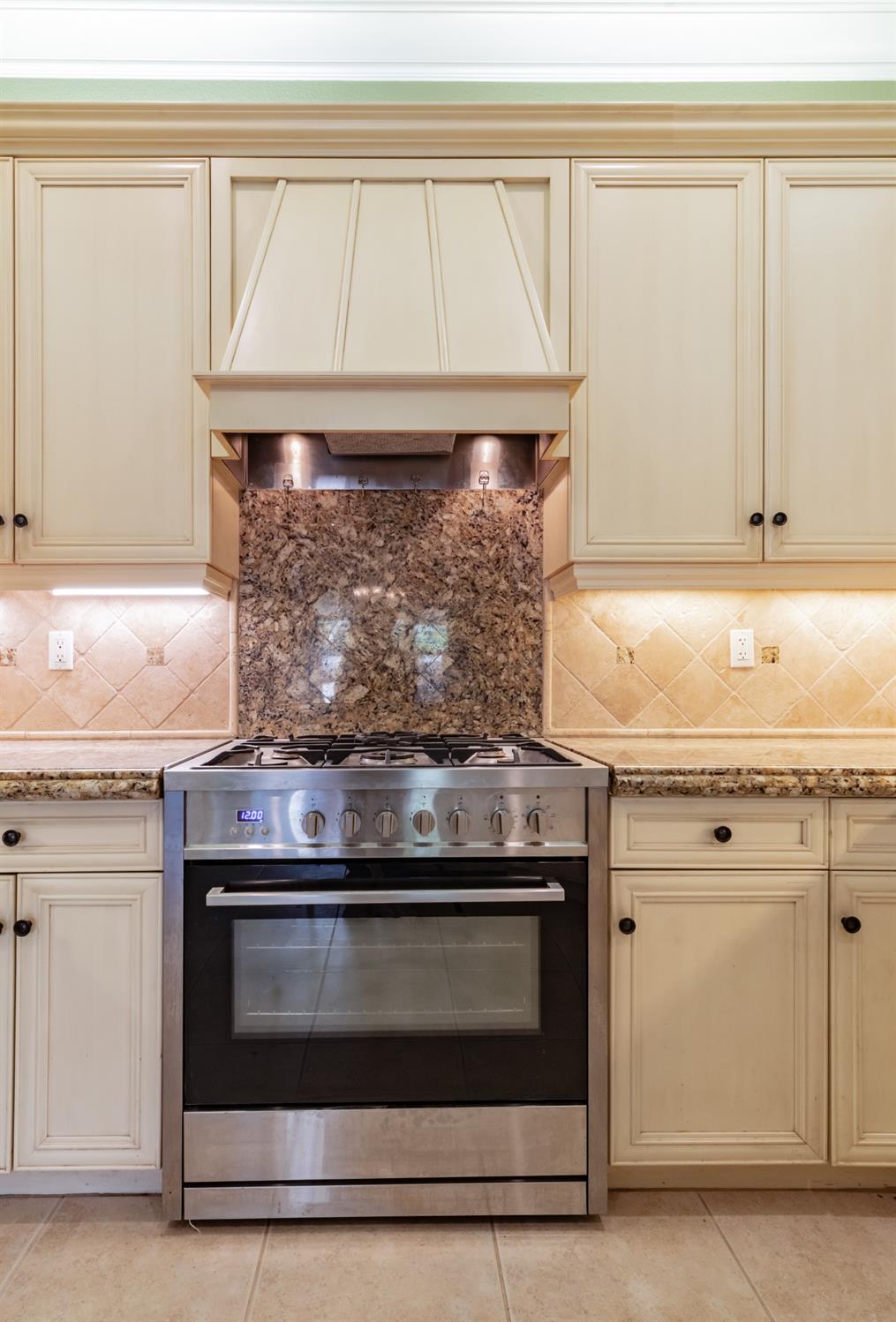 11 W Serena Ave, Clovis, CA 93619