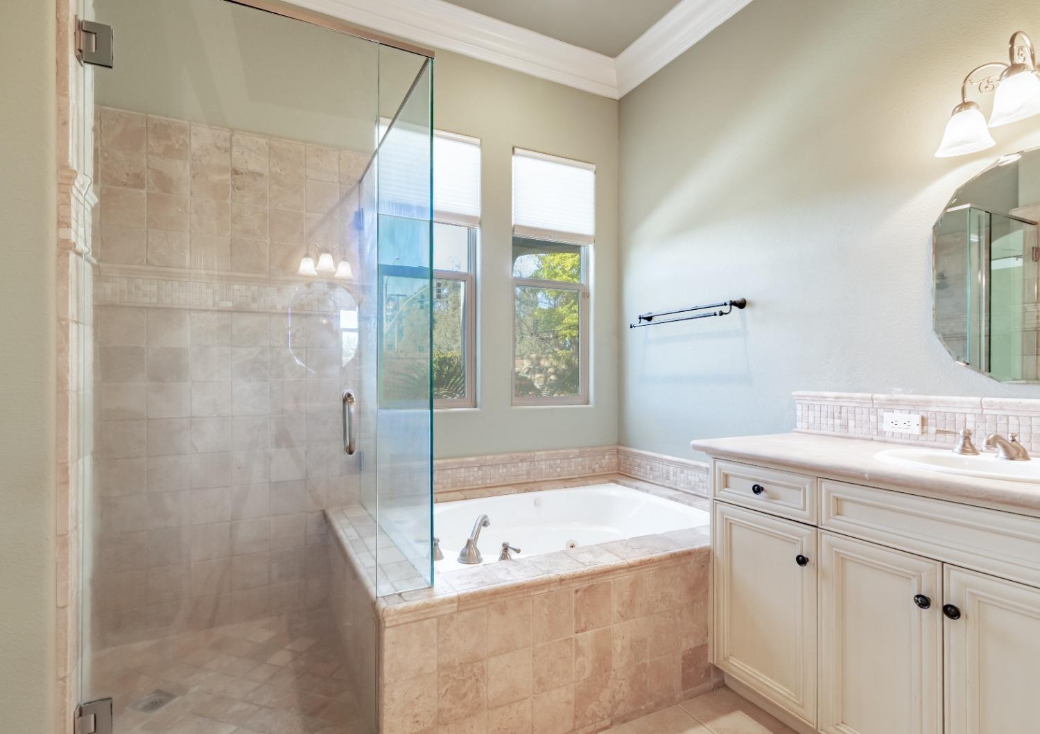 11 W Serena Ave, Clovis, CA 93619