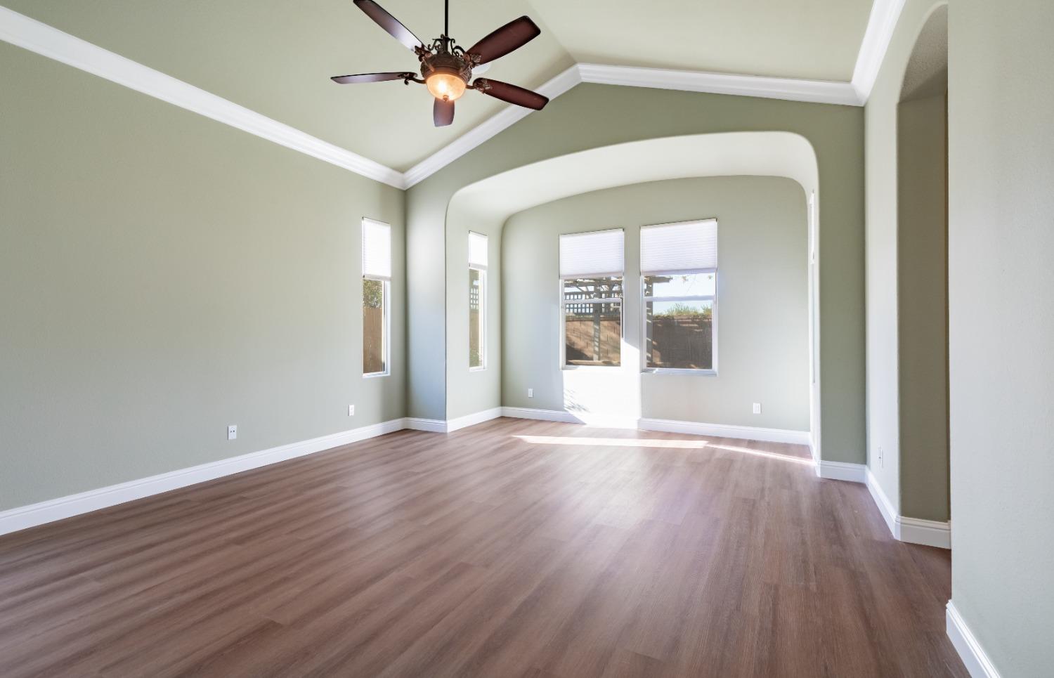 11 W Serena Ave, Clovis, CA 93619