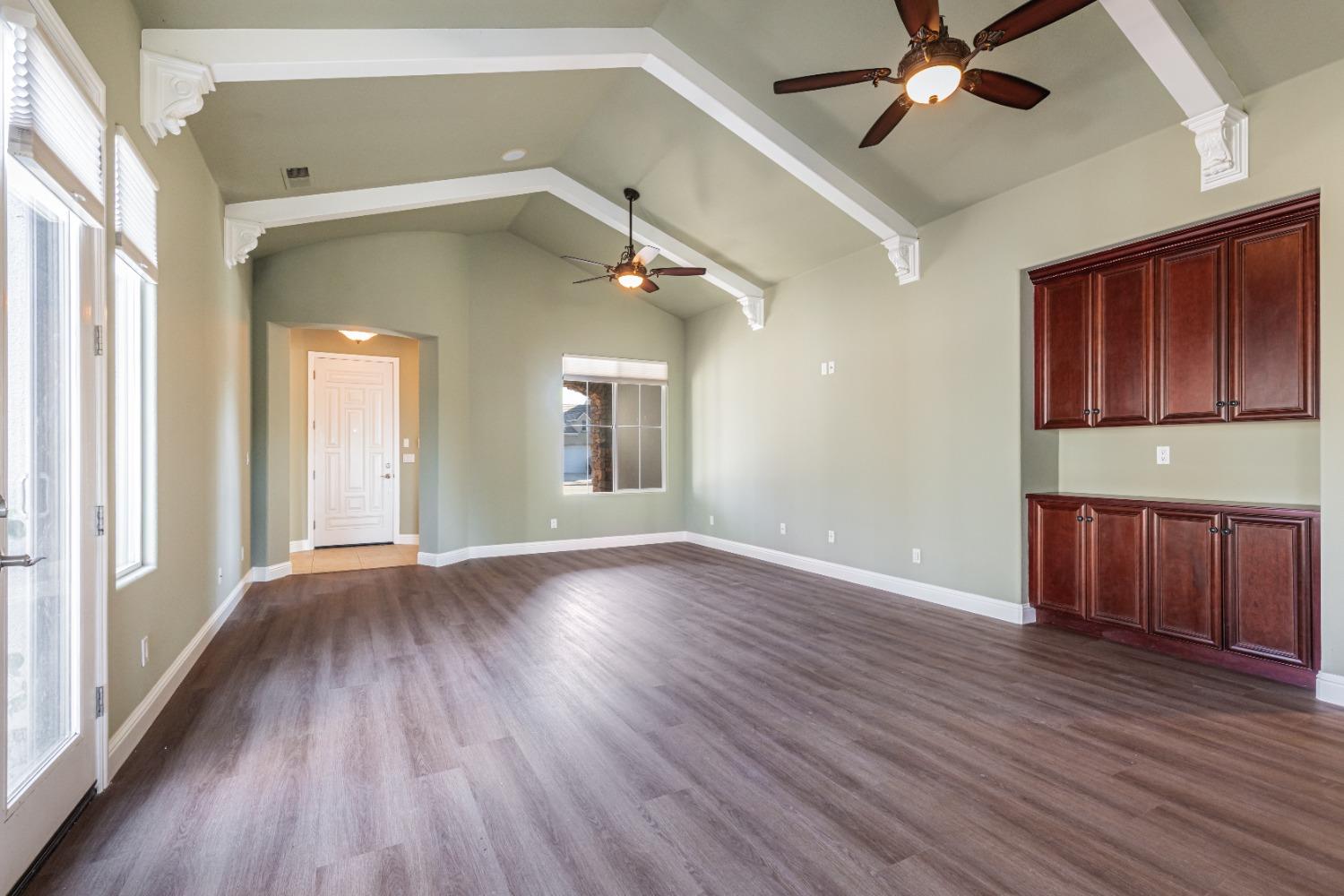 11 W Serena Ave, Clovis, CA 93619