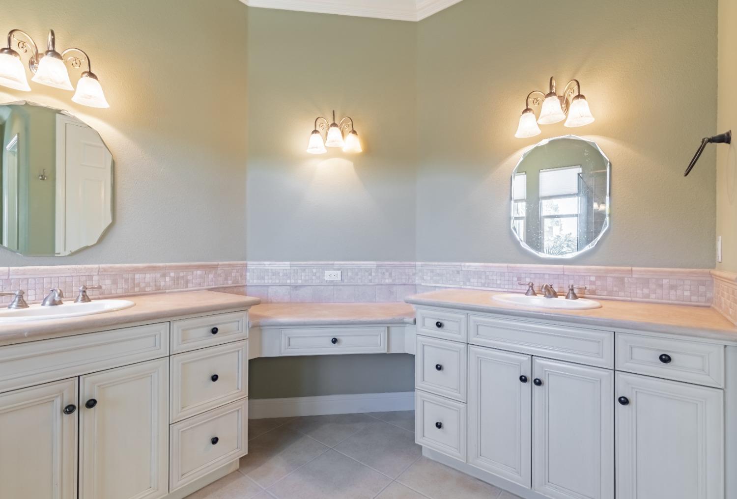 11 W Serena Ave, Clovis, CA 93619