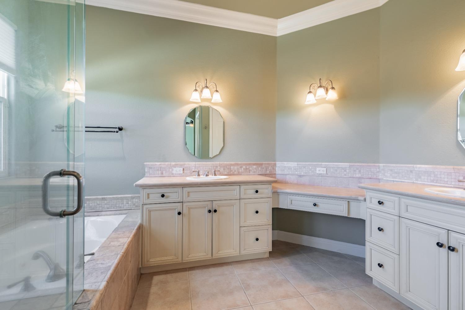 11 W Serena Ave, Clovis, CA 93619