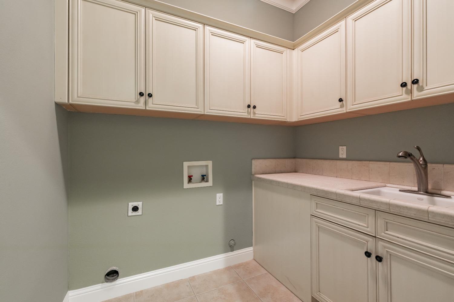 11 W Serena Ave, Clovis, CA 93619