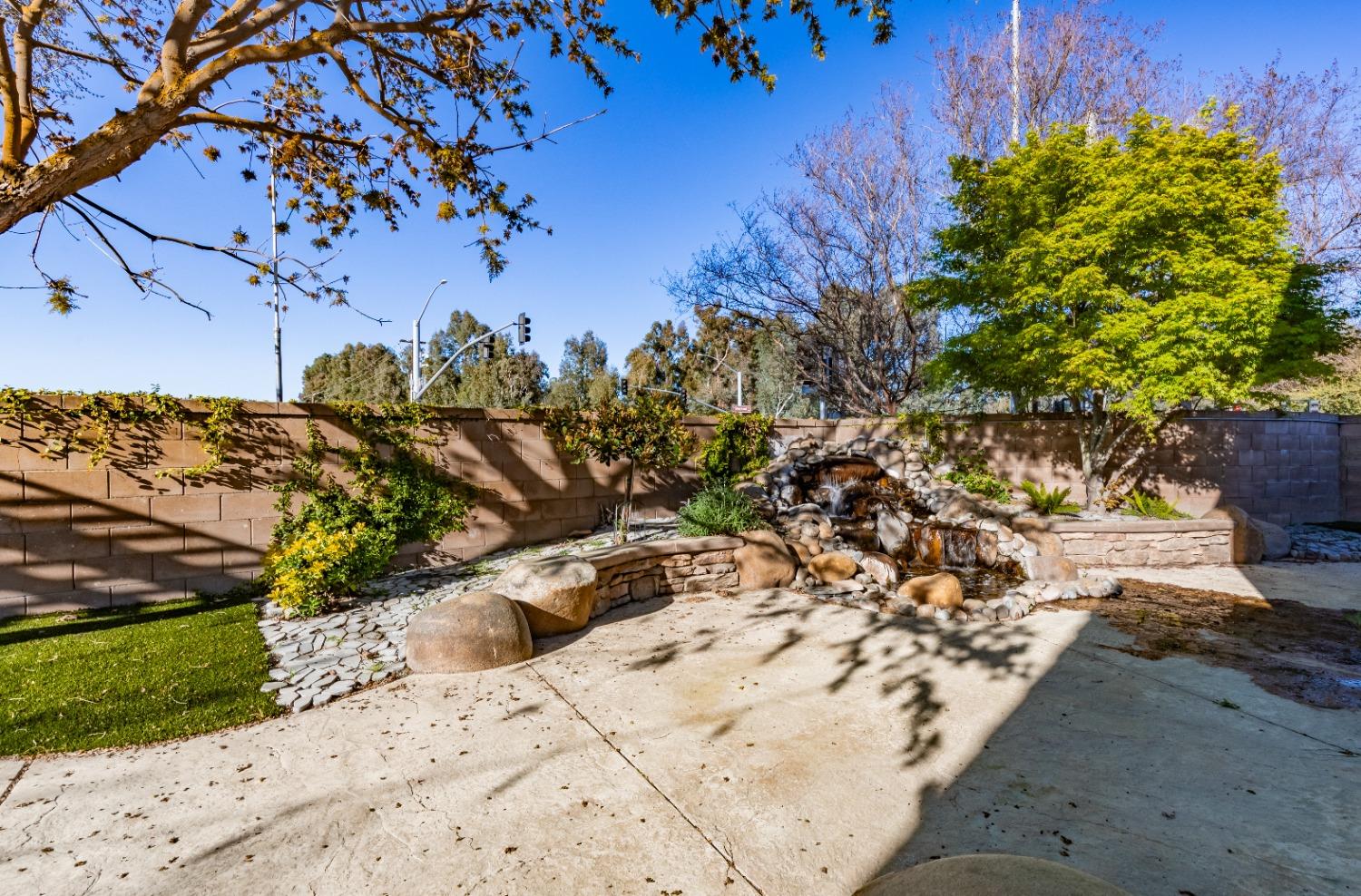 11 W Serena Ave, Clovis, CA 93619