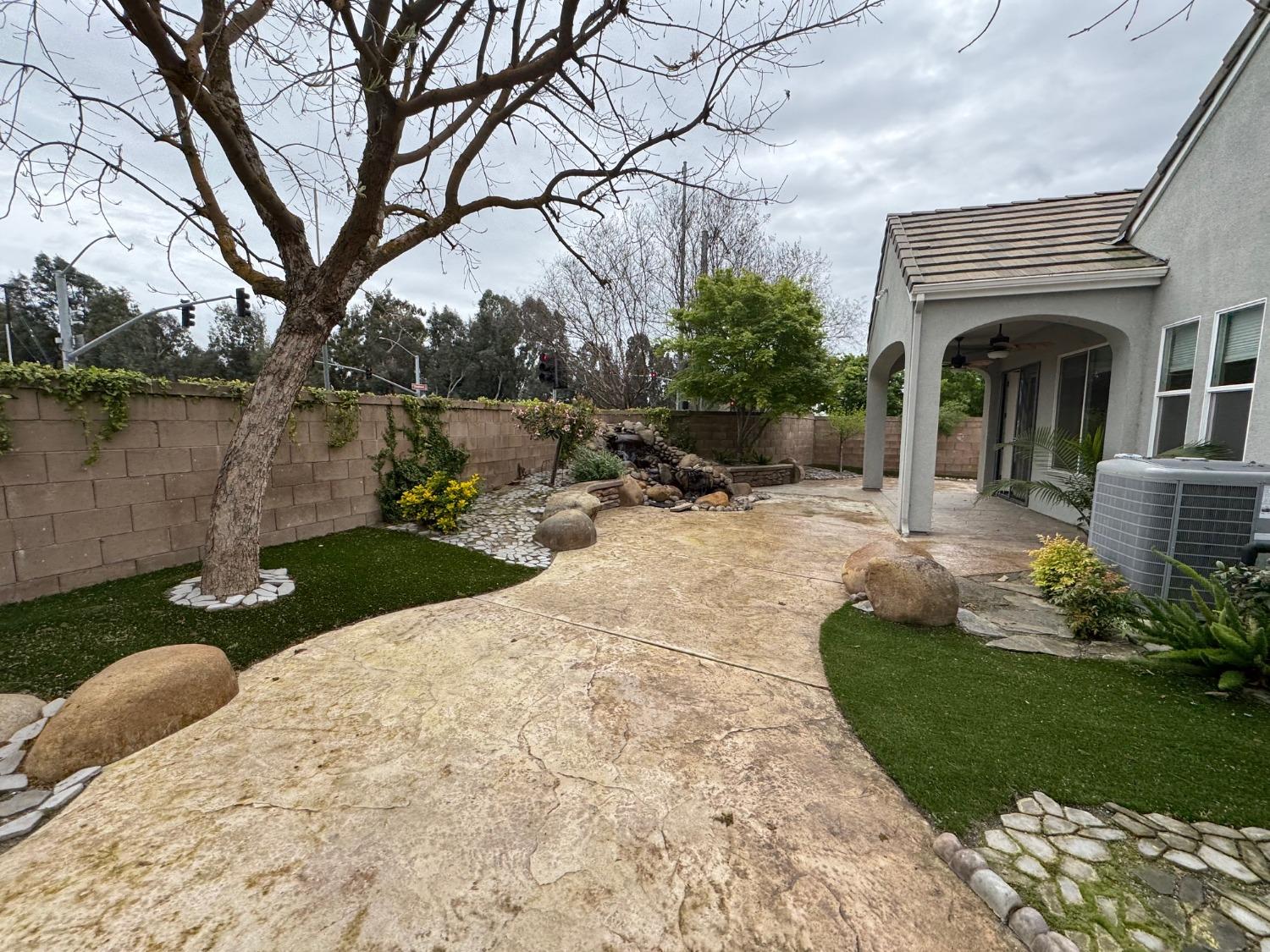 11 W Serena Ave, Clovis, CA 93619