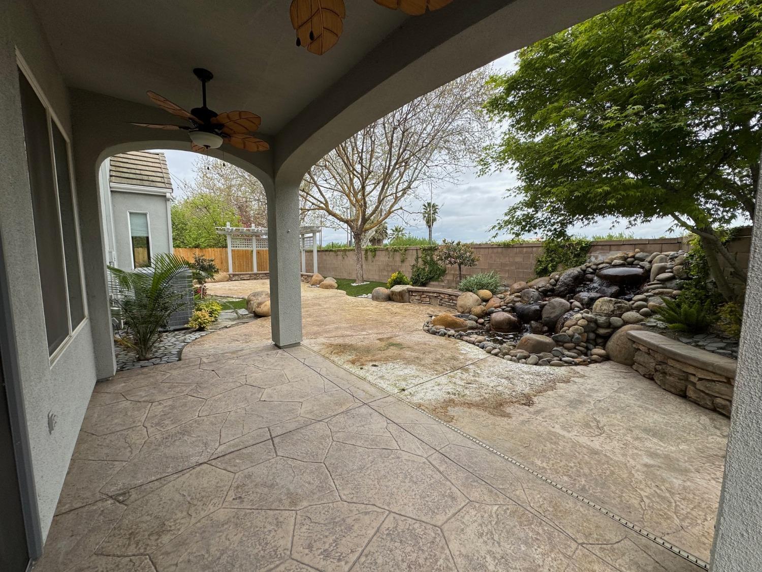 11 W Serena Ave, Clovis, CA 93619