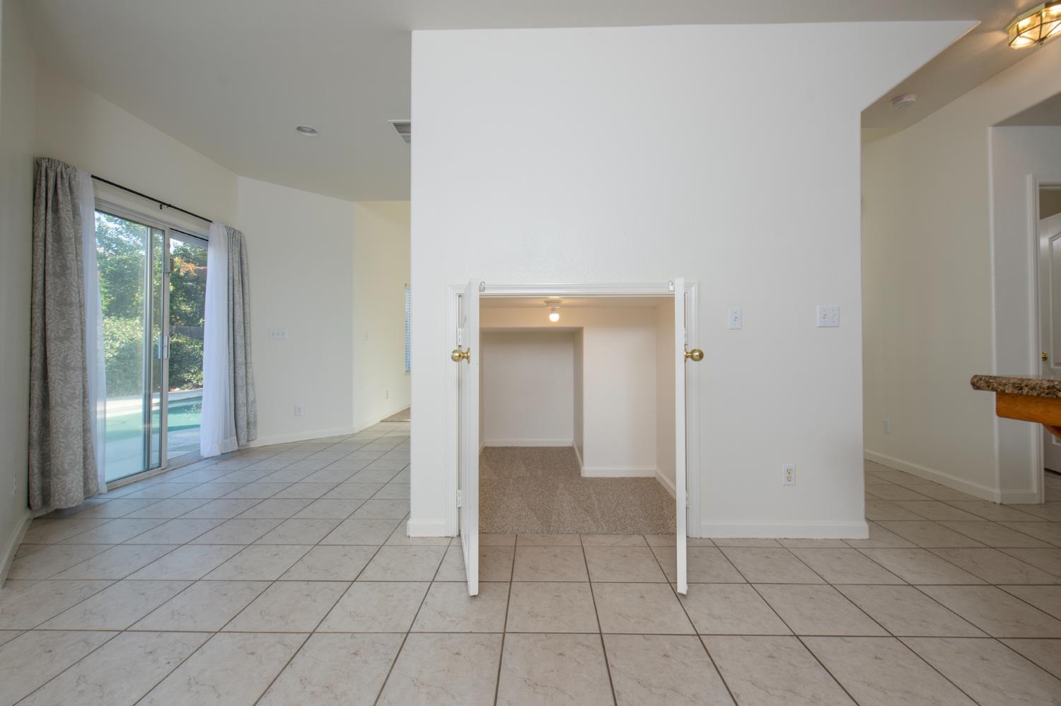 2356 E Carter Ave, Fresno, CA 93730