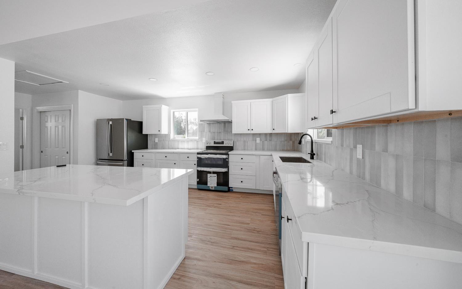 15758 Mark Rd, Madera, CA 93636