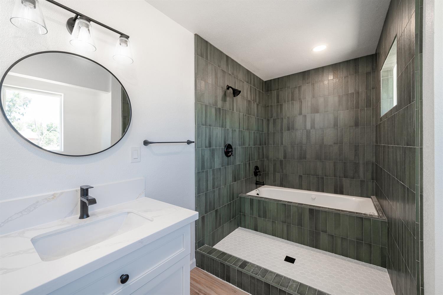 15758 Mark Rd, Madera, CA 93636