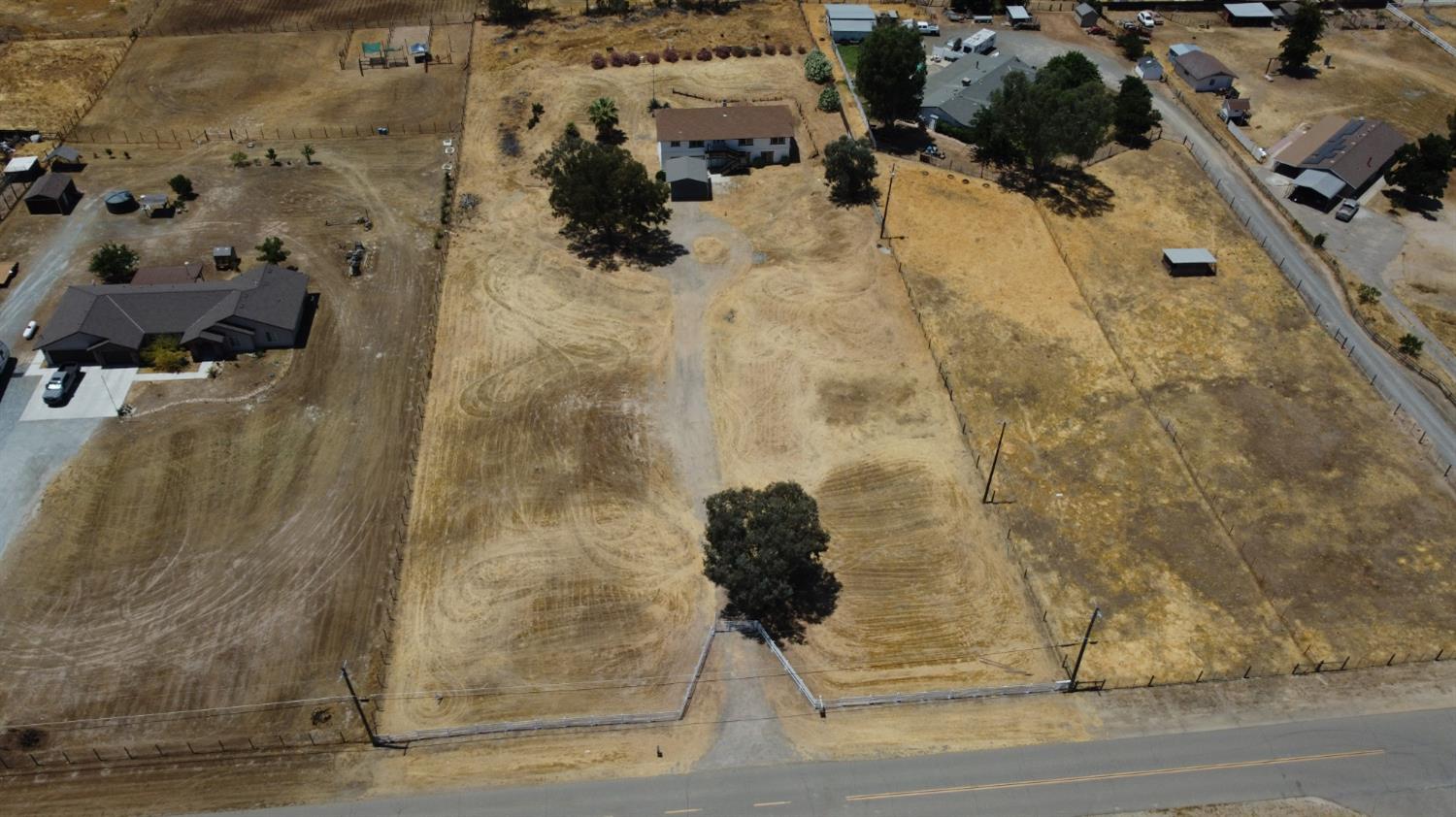 15758 Mark Rd, Madera, CA 93636