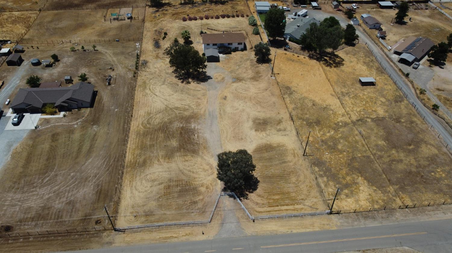 15758 Mark Rd, Madera, CA 93636