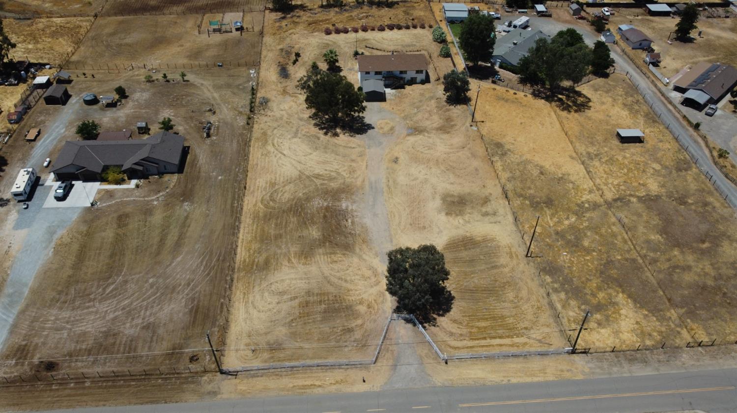 15758 Mark Rd, Madera, CA 93636