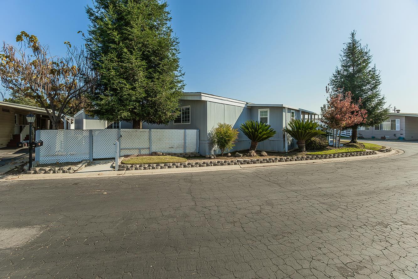 371 Bethel Ave ##74, Sanger, CA 93657