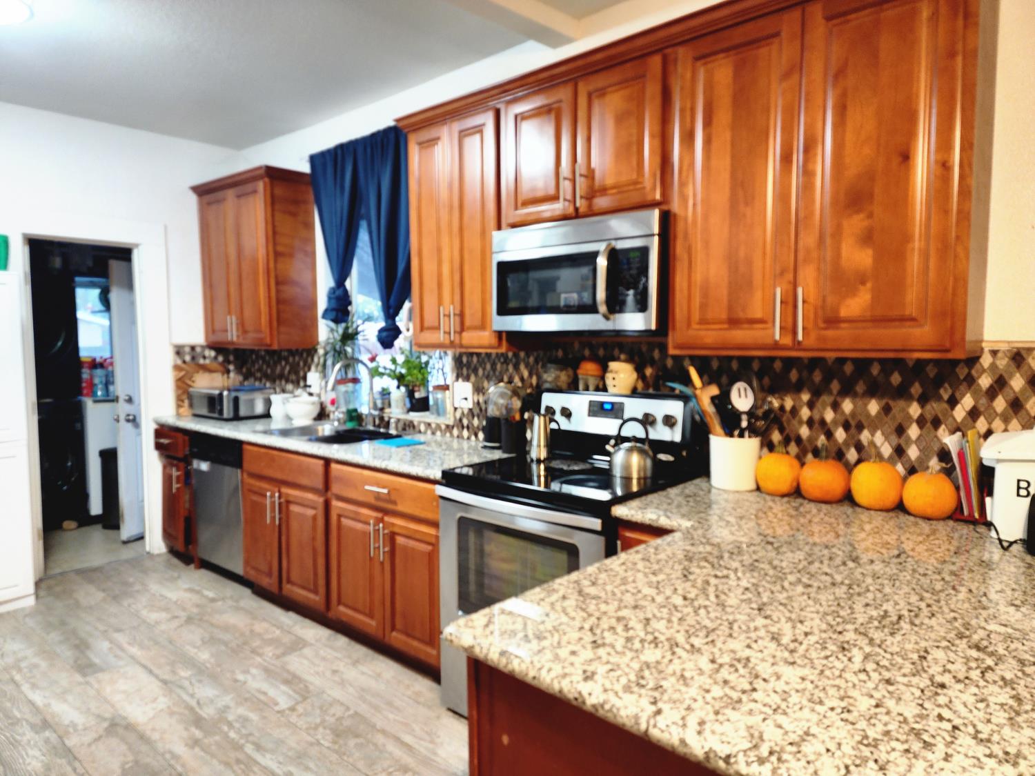 3801 E Mckenzie Ave, Fresno, CA 93702