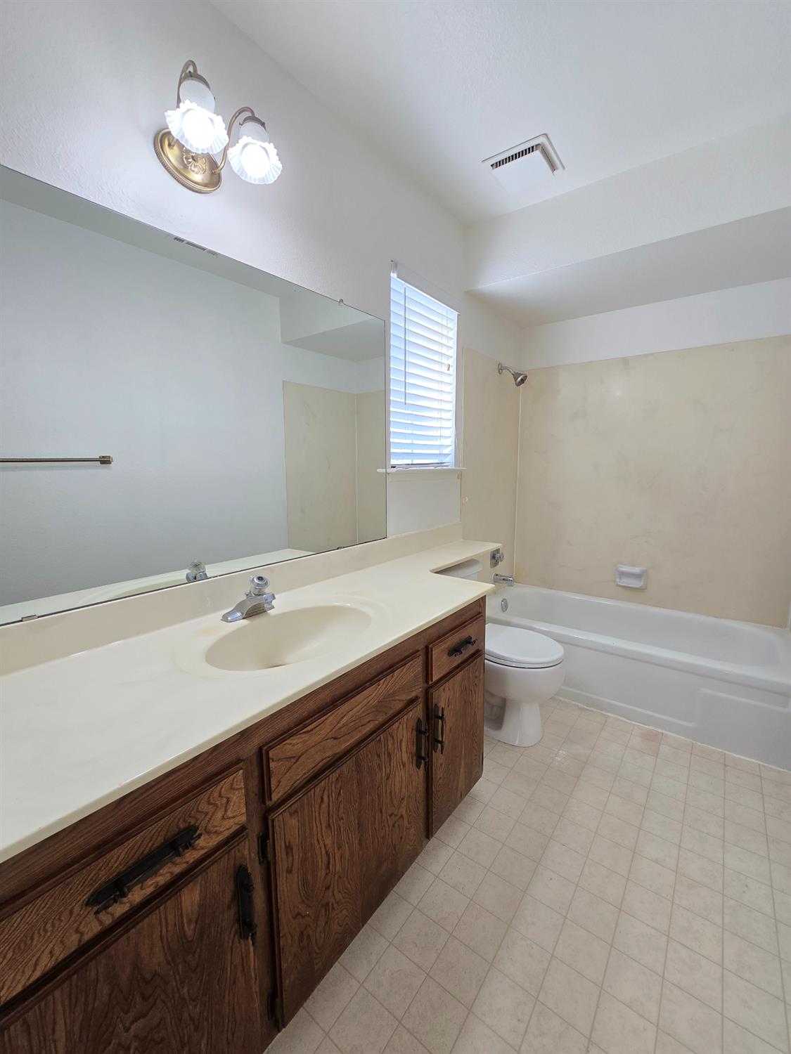 1416 Plymouth Rock Way, Clovis, CA 93612