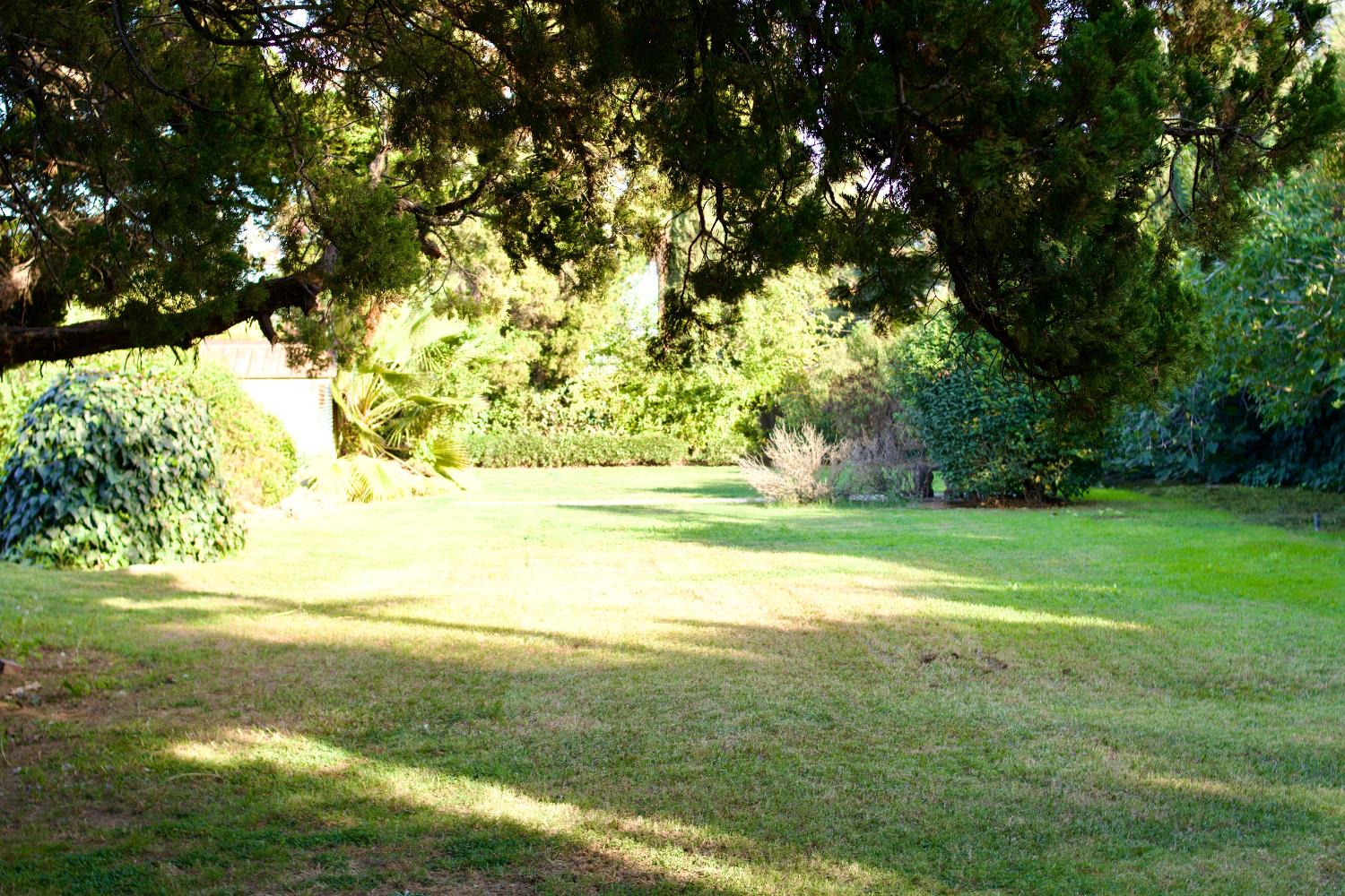 5812 E Midwick Lane, Fresno, CA 93727