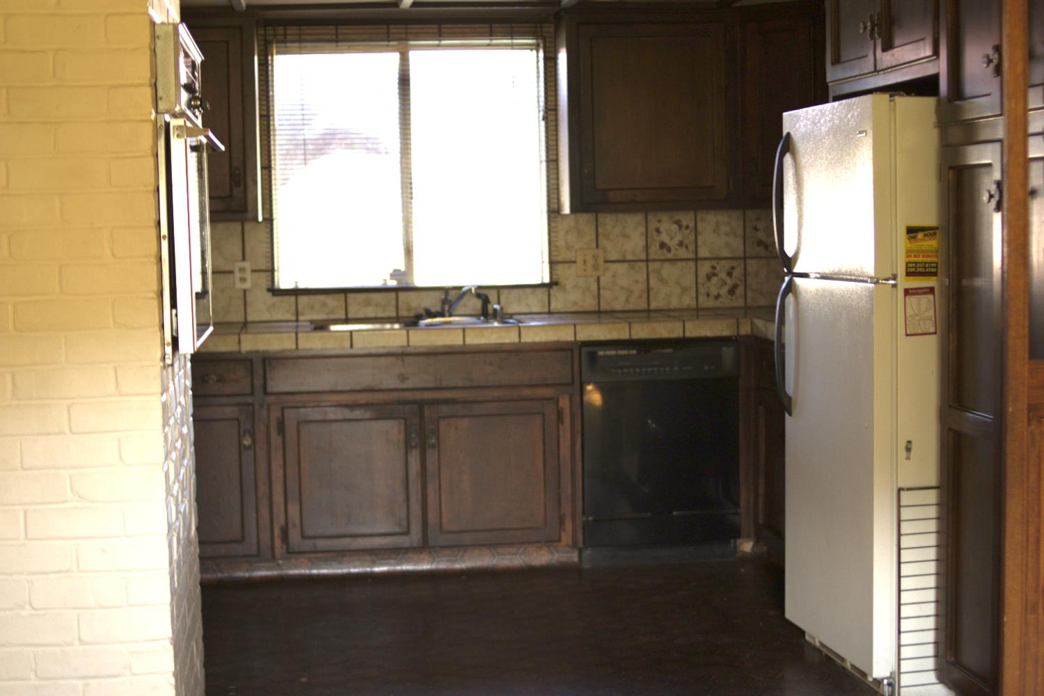 5812 E Midwick Lane, Fresno, CA 93727