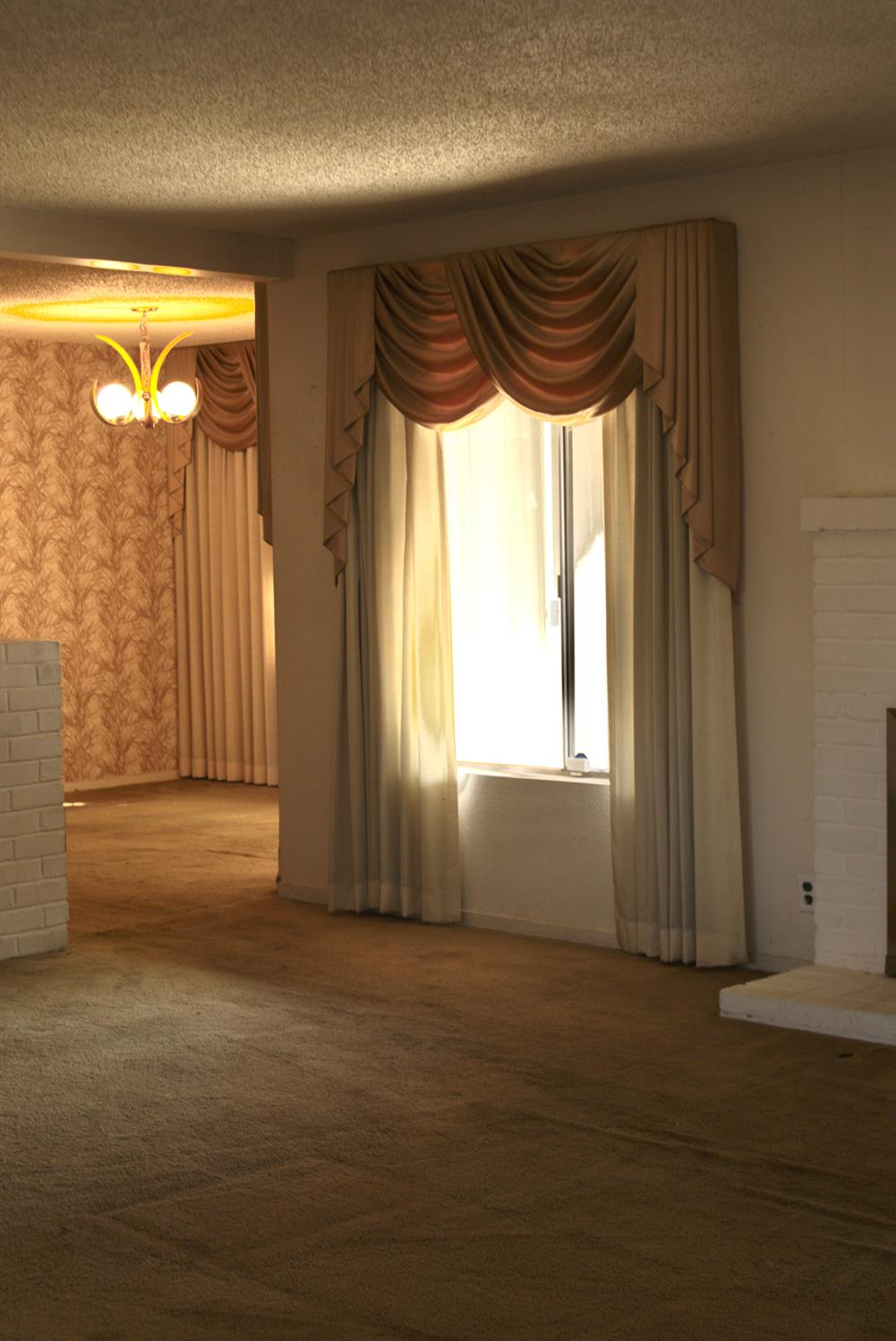 5812 E Midwick Lane, Fresno, CA 93727