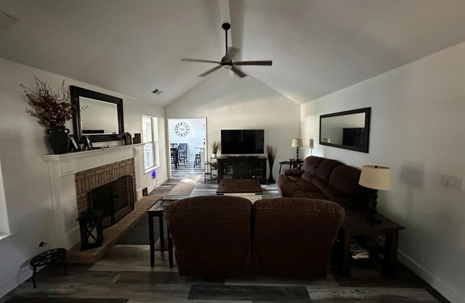 2369 E Minarets Ave, Fresno, CA 93720