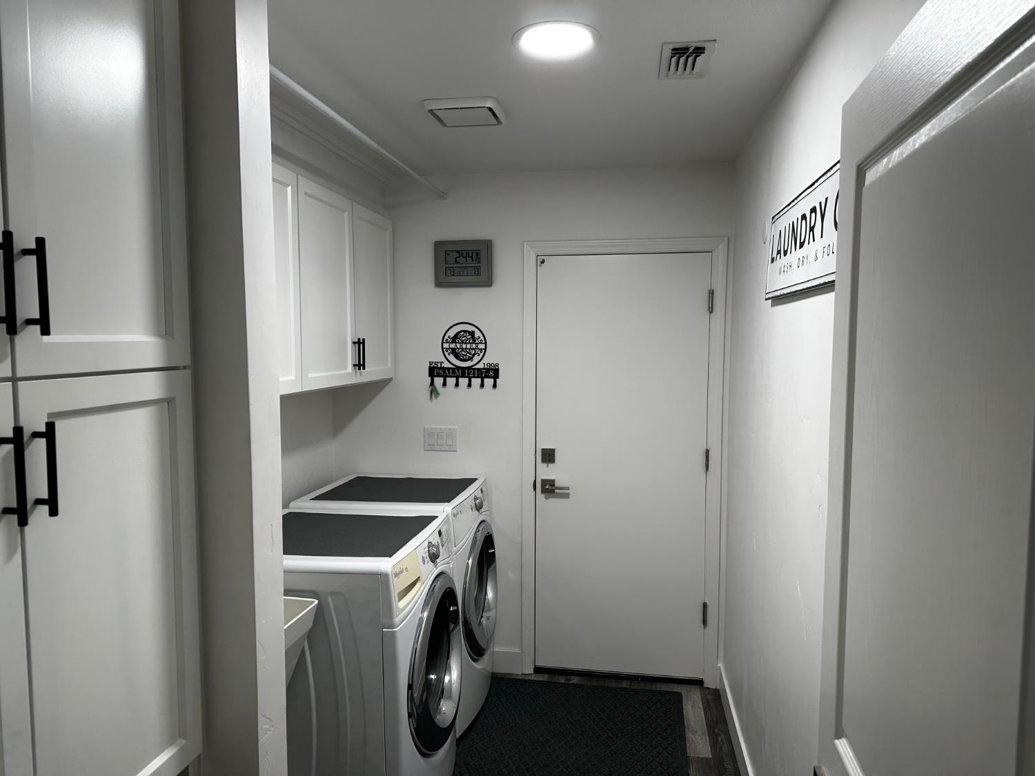 2369 E Minarets Ave, Fresno, CA 93720