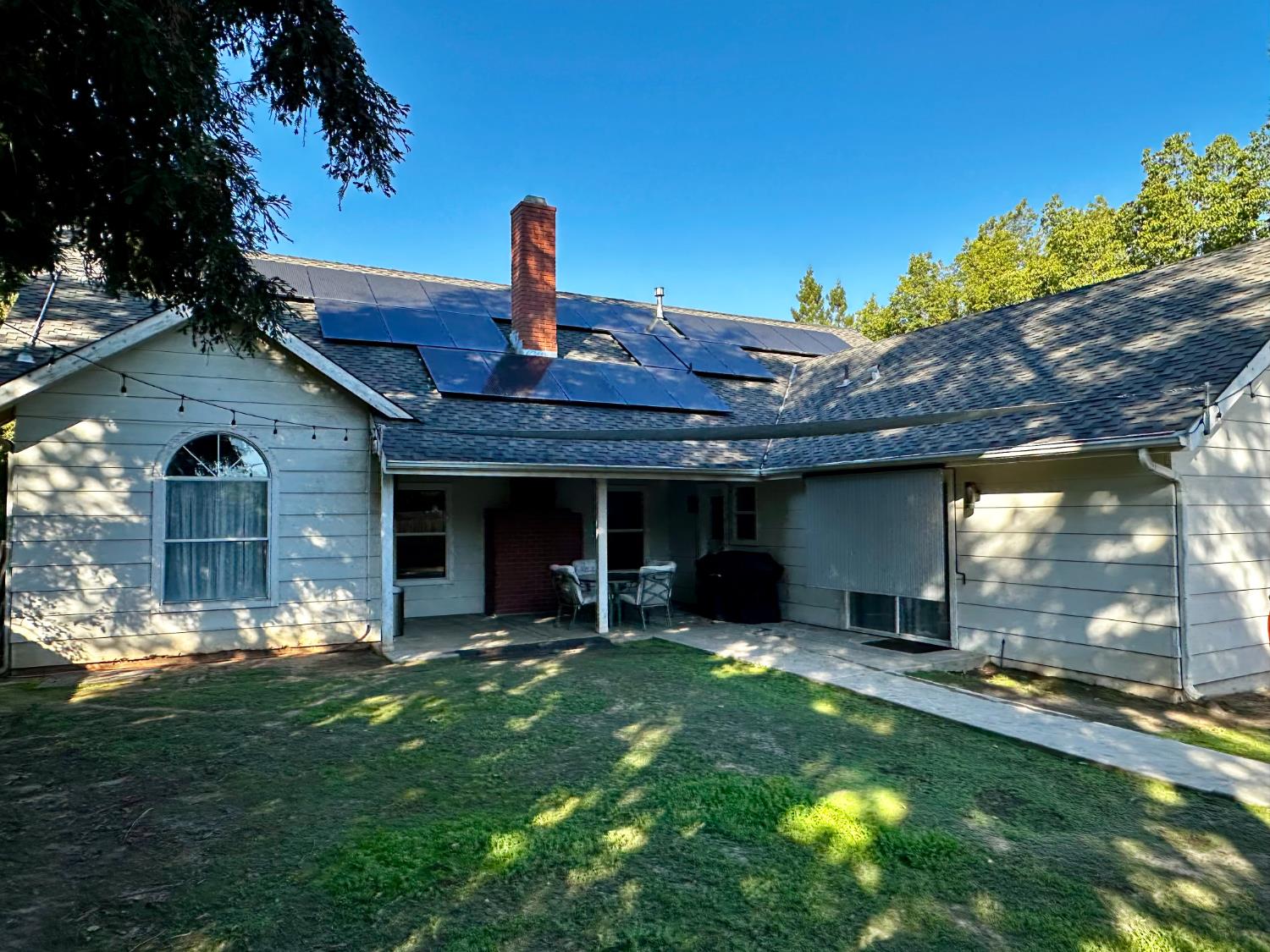 2369 E Minarets Ave, Fresno, CA 93720