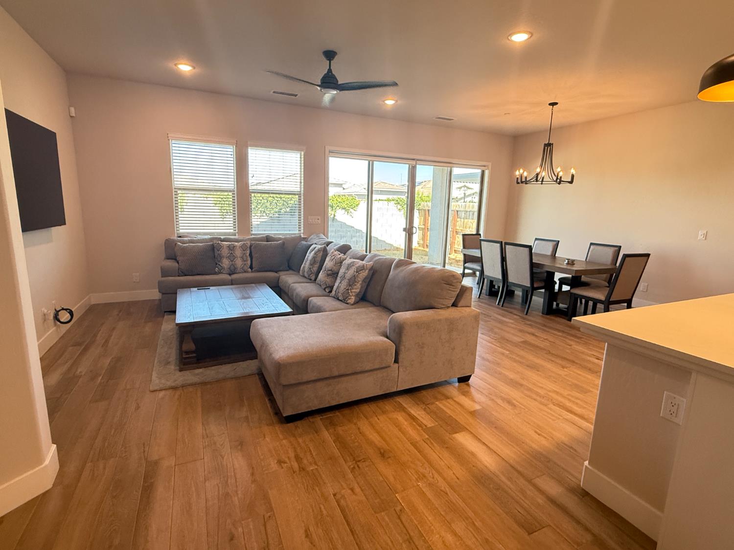 6402 E Millie Dr, Fresno, CA 93727