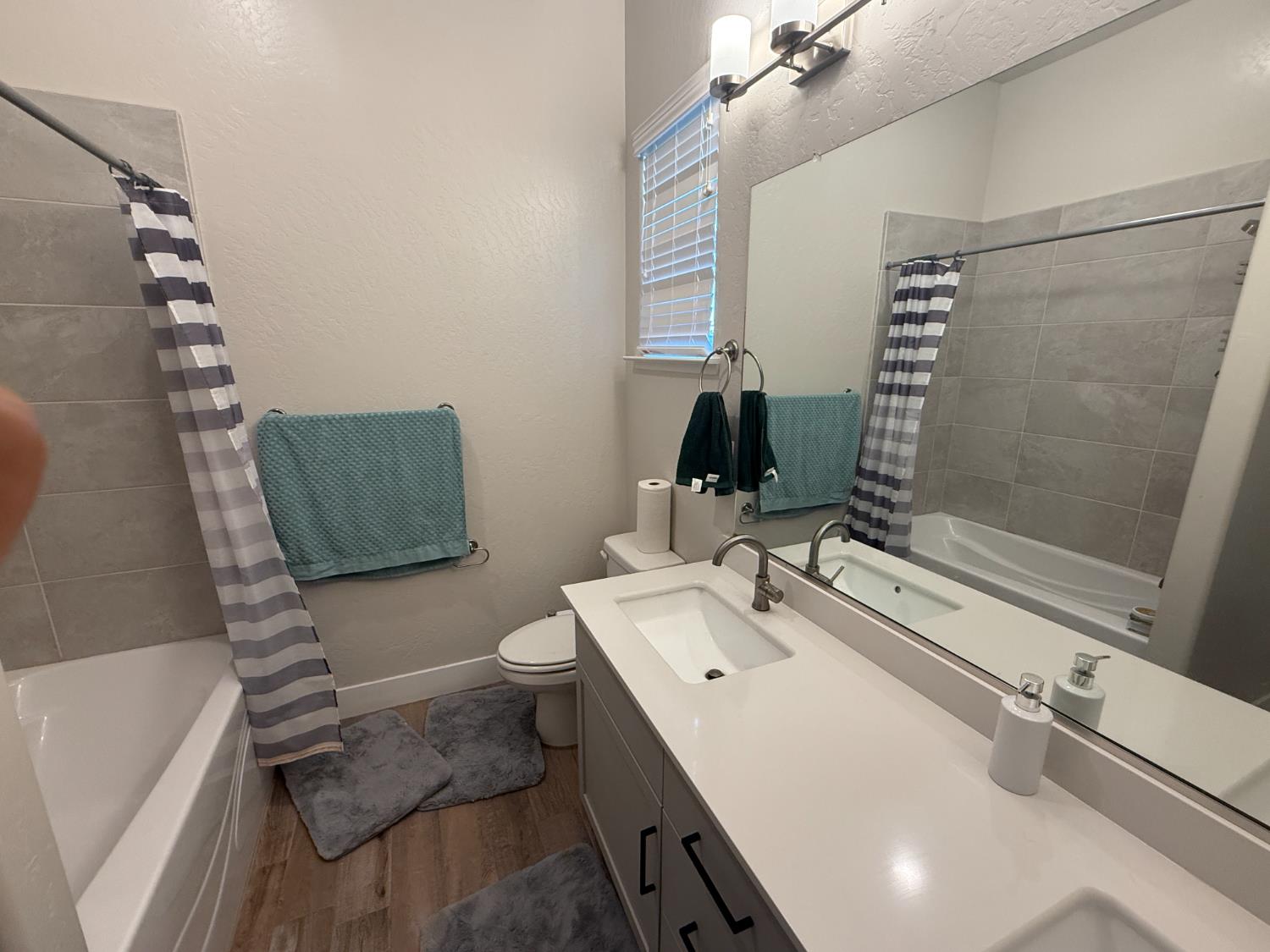 6402 E Millie Dr, Fresno, CA 93727