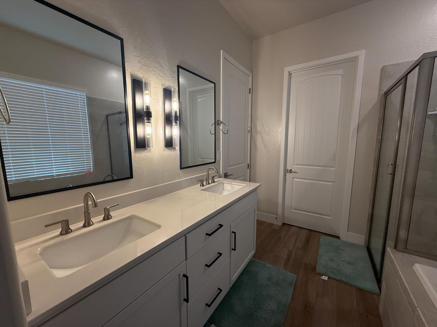 6402 E Millie Dr, Fresno, CA 93727