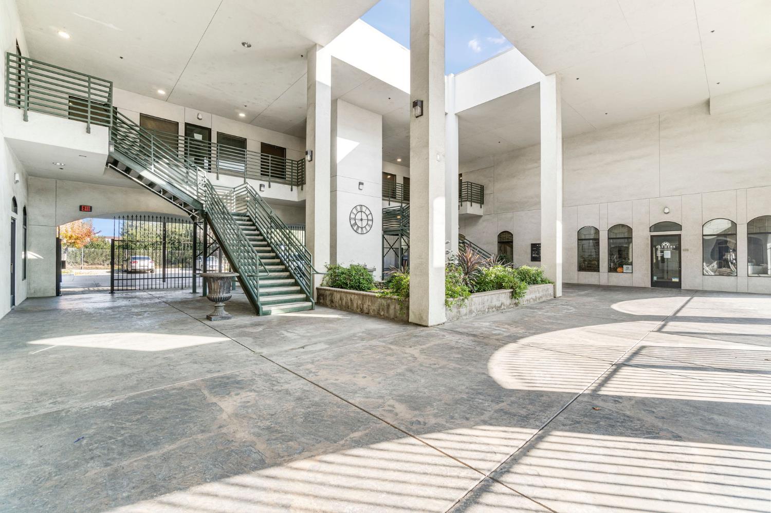 321 W Yosemite Ave, Madera, CA 93637