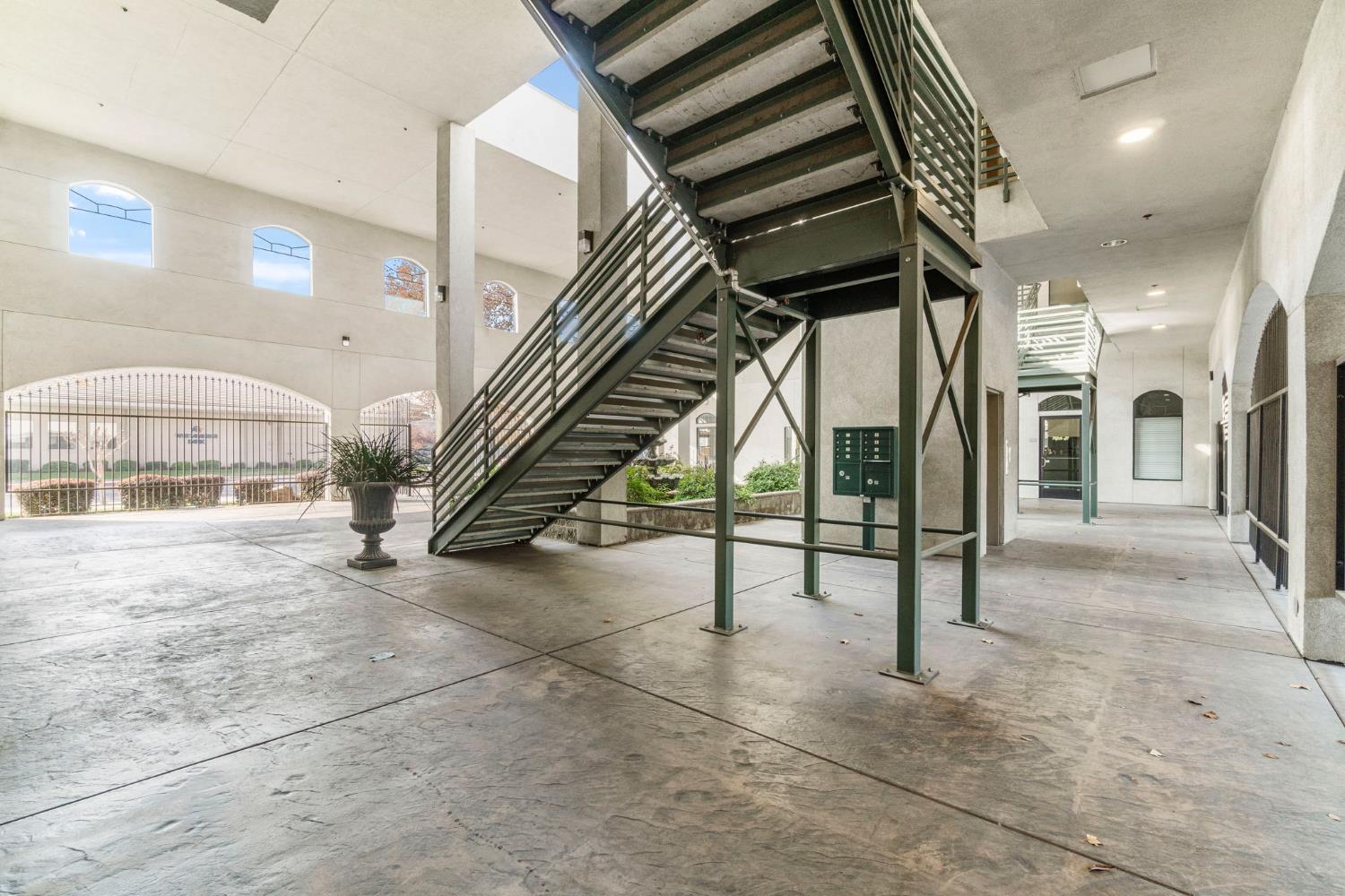 321 W Yosemite Ave, Madera, CA 93637