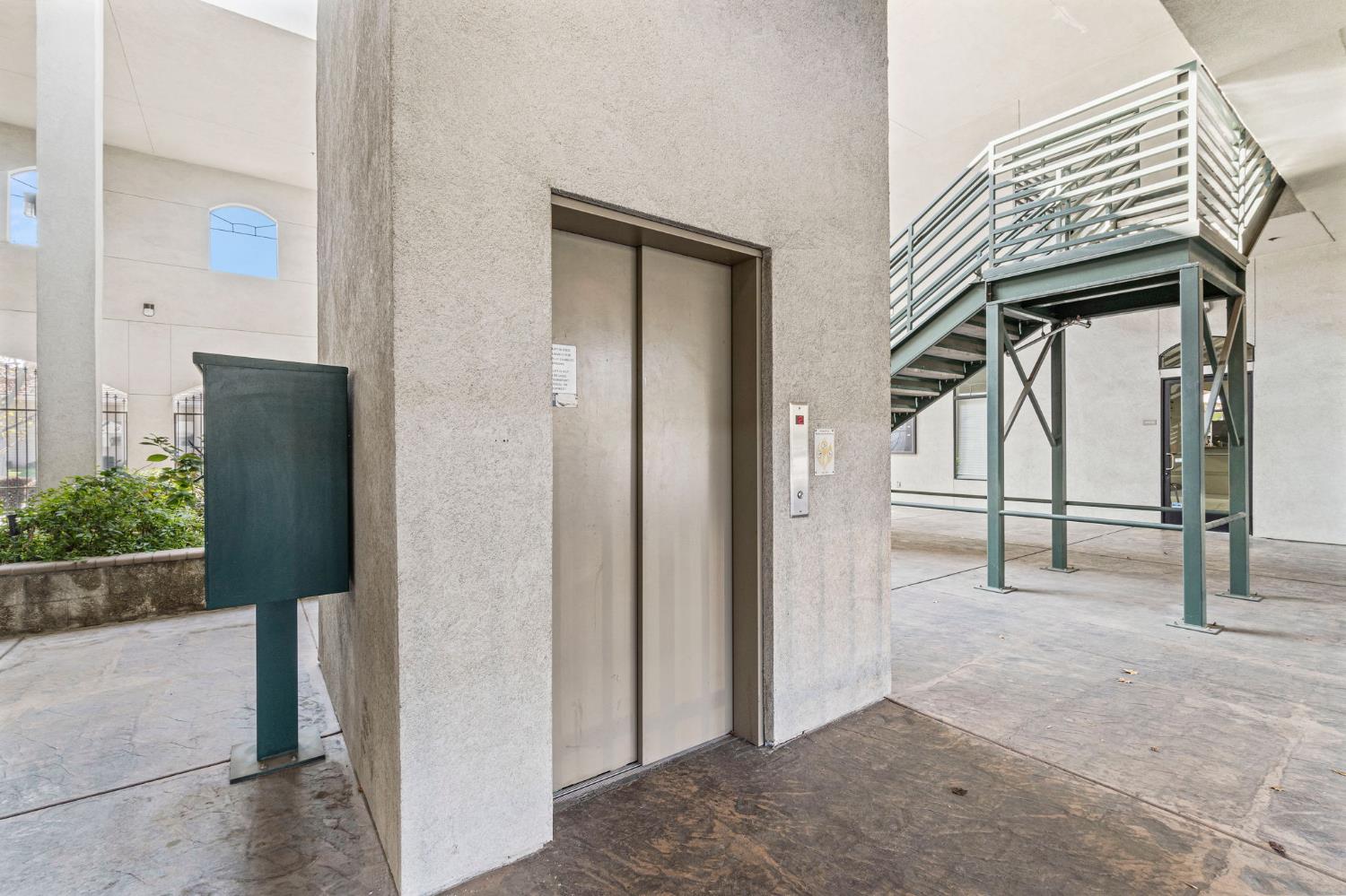 321 W Yosemite Ave, Madera, CA 93637