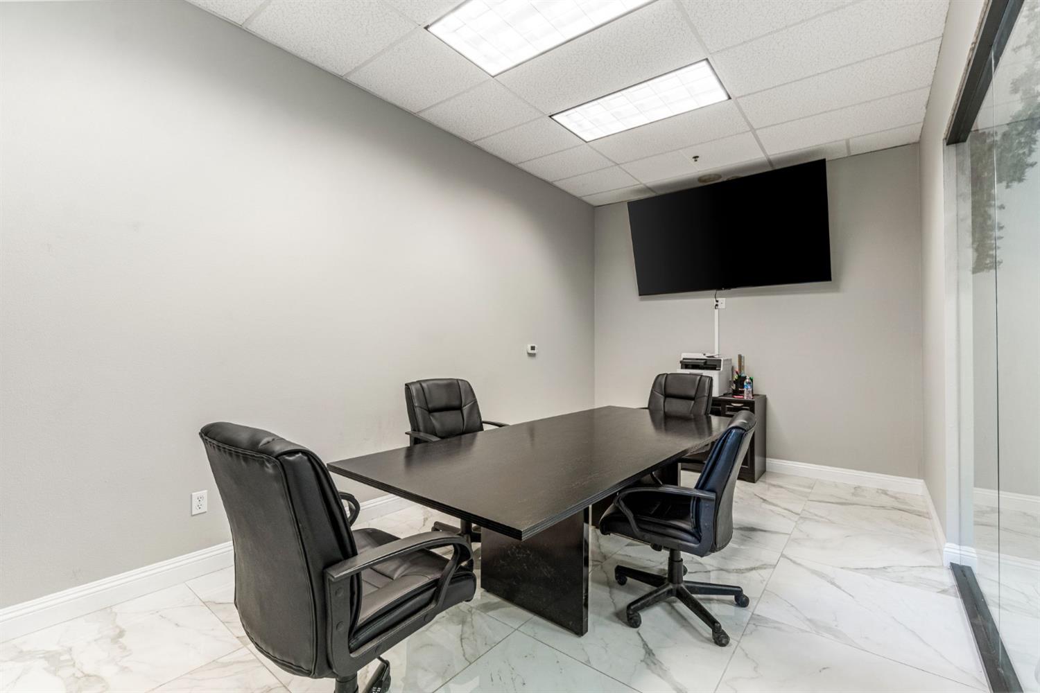 321 W Yosemite Ave, Madera, CA 93637