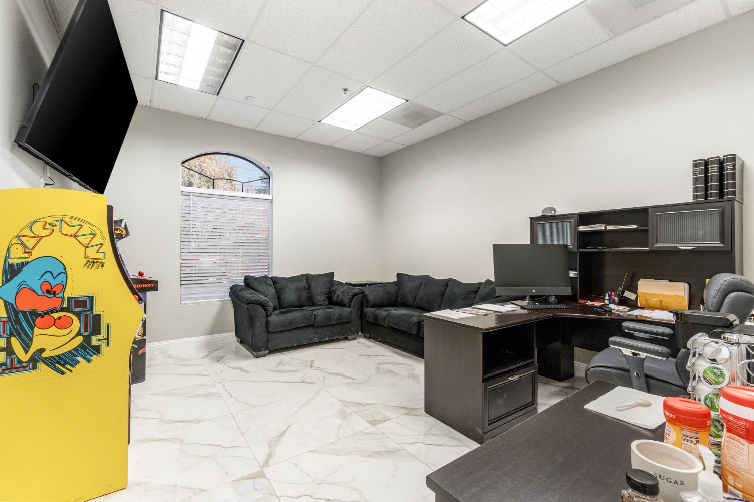 321 W Yosemite Ave, Madera, CA 93637