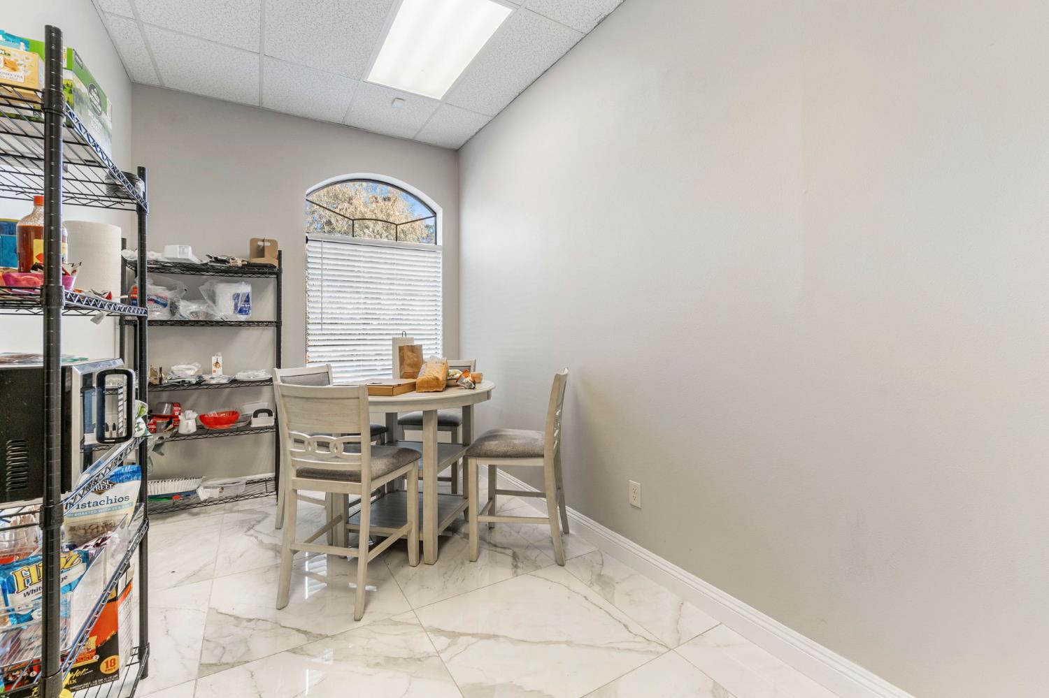 321 W Yosemite Ave, Madera, CA 93637