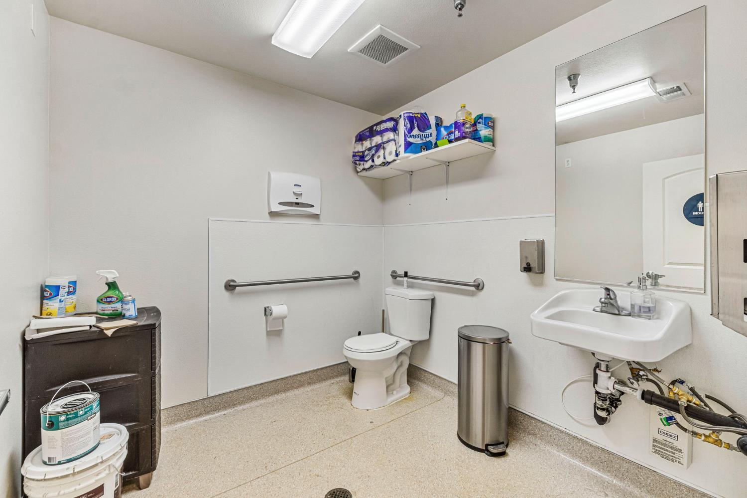 321 W Yosemite Ave, Madera, CA 93637