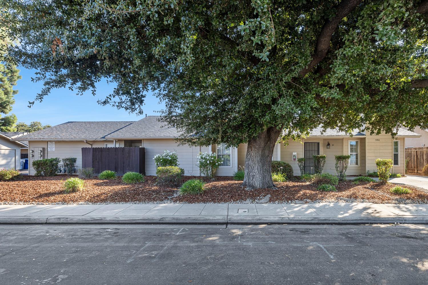 590 W Escalon Ave, Clovis, CA 93612