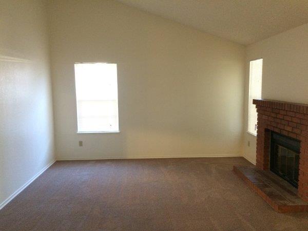 590 W Escalon Ave, Clovis, CA 93612