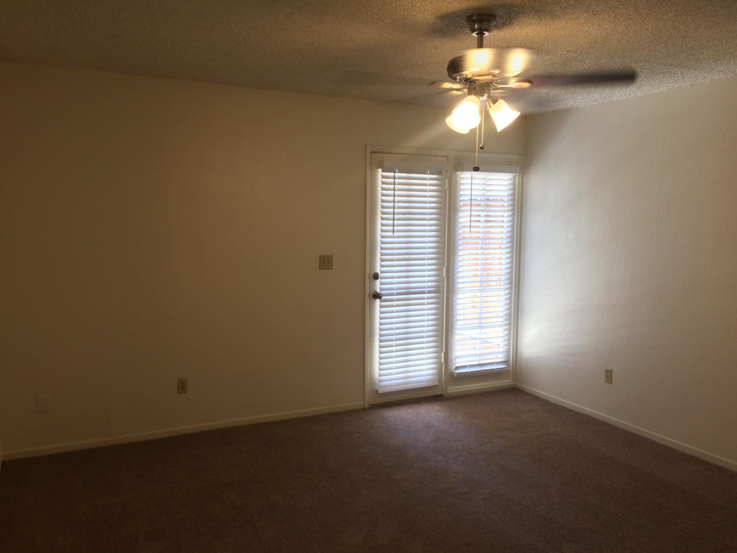 590 W Escalon Ave, Clovis, CA 93612