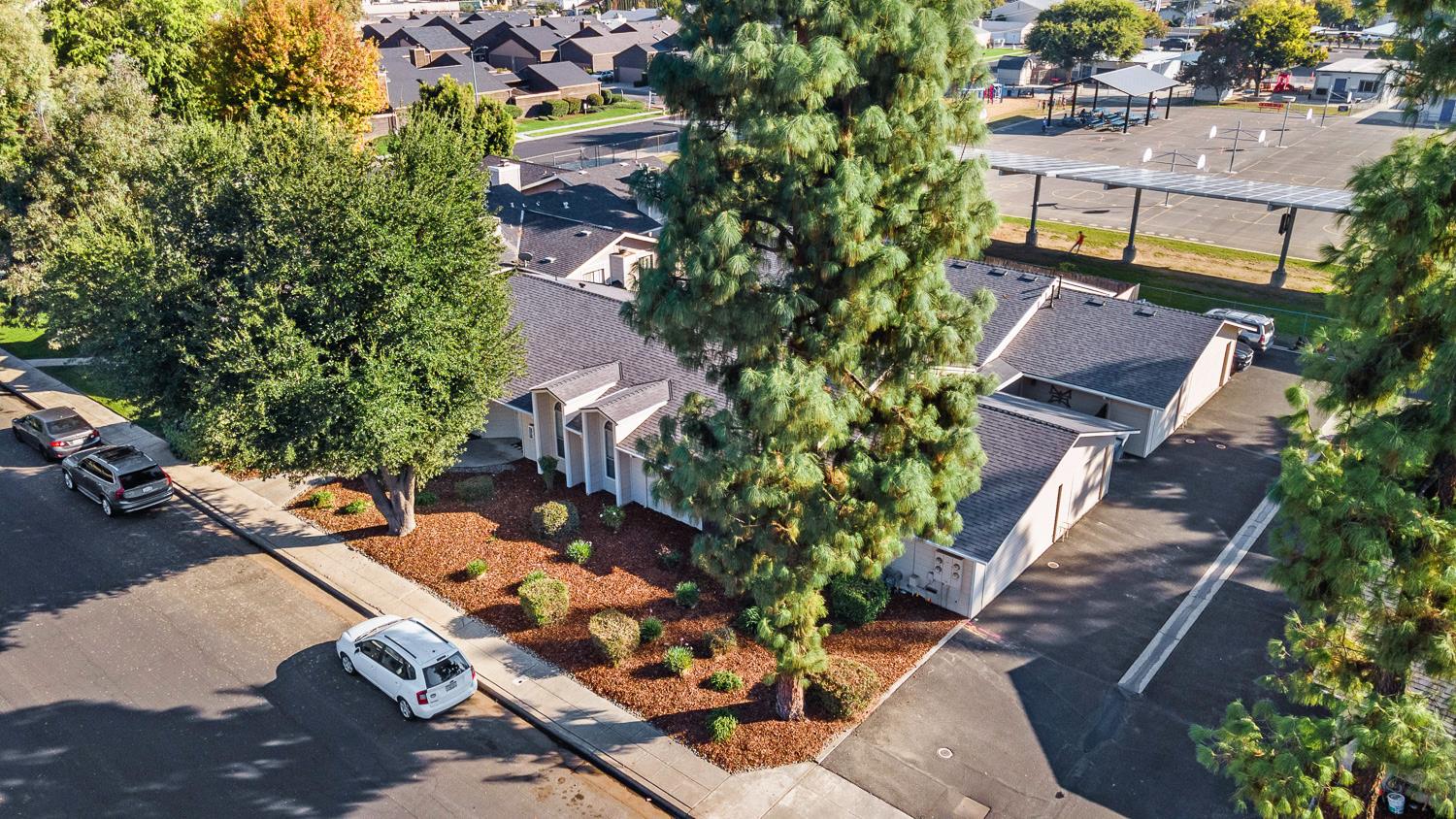 590 W Escalon Ave, Clovis, CA 93612